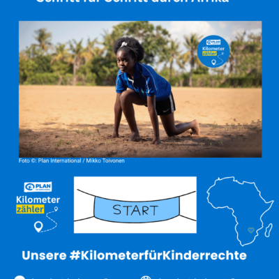 Ein junges Mädchen in Sportkleidung kniet an einer Startlinie auf einem sandigen Feld. Das Plakat wirbt für die Kampagne "Kilometer für Kinderrechte", mit afrikanischen Bildern und Angaben zu sozialen Medien und Kontakten am unteren Rand.